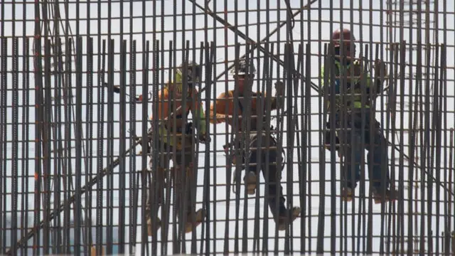 Trabjadores de la construcción en Florida.