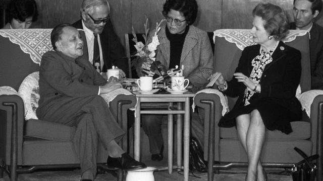 邓小平与撒切尔夫人在人民大会堂会谈（19/12/1984）