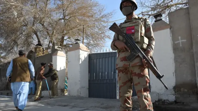 вооруженный солдат в пакистане