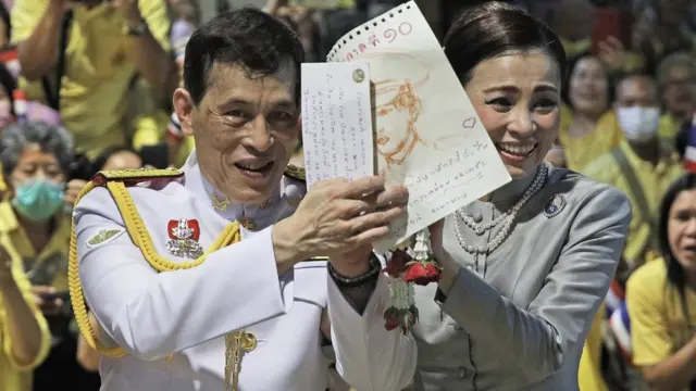 รูปที่เด็กวาดถวายให้