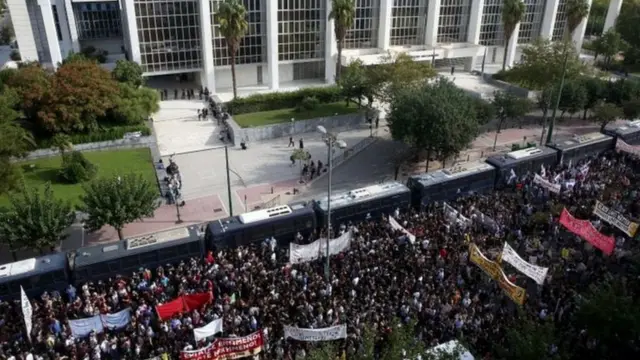 Протест испред Апелационог суда у Грчкој