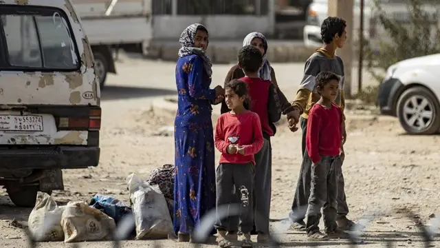 கைவிட்ட அமெரிக்கா: சிரியா மீது துருக்கி தாக்குதல்: ஒரு லட்சம் மக்கள் பேர் பரிதவிப்பு