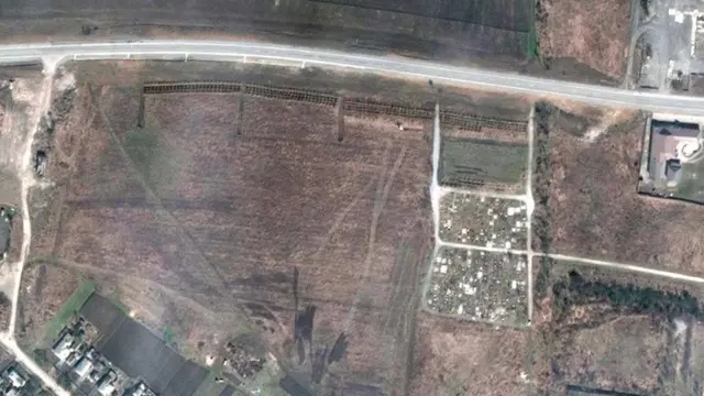 К 3 апреля там было уже 4 длинных рва