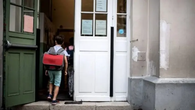Мугалимдердин 70 пайызы иш таштоо акциясына кошулгандыктан көп мектептер иштебей турат