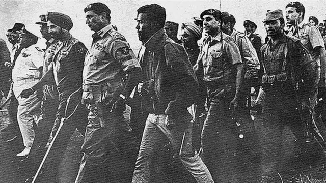 जनरल नियाज़ी के साथ अरोड़ा