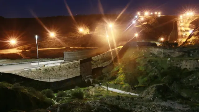 قرار است آقای ترامپ روز پنجشنبه به مرز مکزیک برود