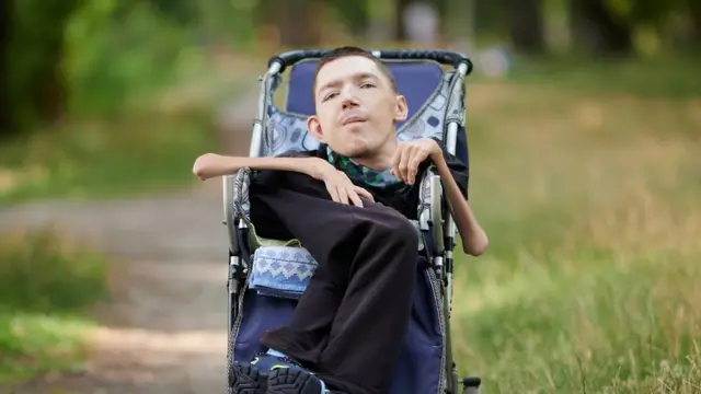 Люди з інвалідністю