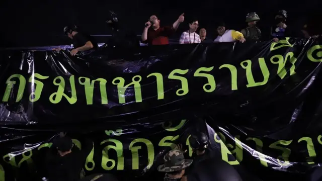 พริษฐ์ ชิวารักษ์ ปราศรัยในที่ชุมนุม