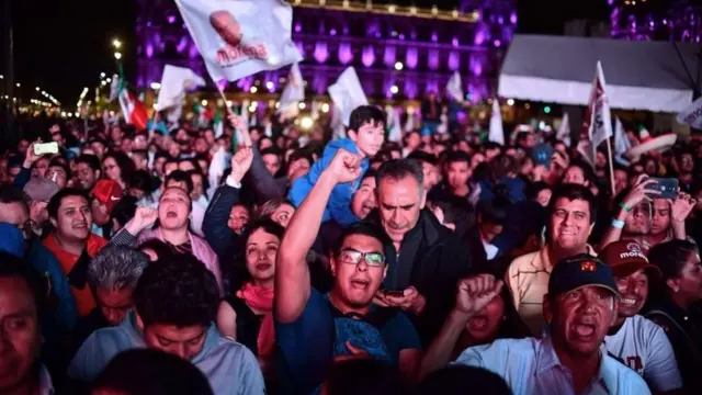 Simpatizantes de López Obrador se reunieron en el Zócalo