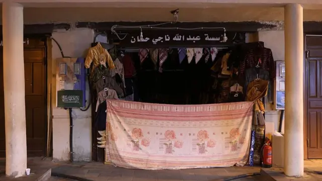 جدل في السعودية بعد مناقشة الشورى لعدم إلزامية غلق المحلات التجارية في أوقات الصلاة