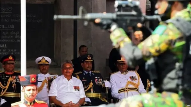 ජනාධිපති ගෝඨාභය රාජපක්ෂ හමුදා නායකයන් සමඟ