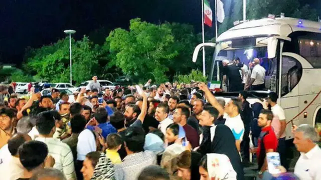 فشار زیاد جمعیت و ناتوانی در کنترل جمعیت دلیل مصدومیت بازیکنان تیم ملی والیبال ایران خوانده شده است