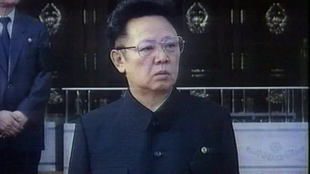 김정일 국방위원장 역시 2008년 정권 수립 기념일이 건국절(9·9절) 기념 퍼레이드에 불참하자 사망설이 불거졌다