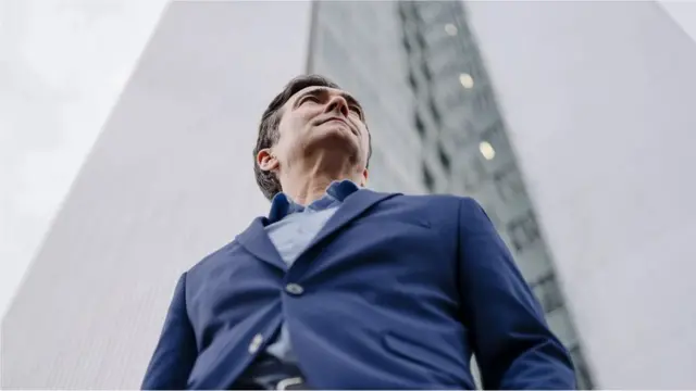 키가 큰 여성과 남성은 '리더'의 모습으로 인식되는 경향이 있다고 한다. 더 지배적이고, 똑똑하며, 건강하게 느껴진다는 것이다