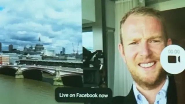 Pantalla dividida de un Nokia 8 mostrando la catedral de San Pablo en Londres y un usuario