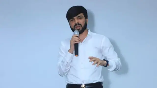 સુરતમાં વકીલ મેહુલ બોઘરા પર કથિત 'હપ્તાખોર' ટ્રાફિકજવાનના હુમલાનો વીડિયો વાઇરલ થયો હતો