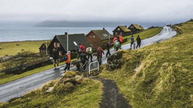 'Grupo marrom' armado com martelos, carrinhosodds casas de apostasmão, cordas