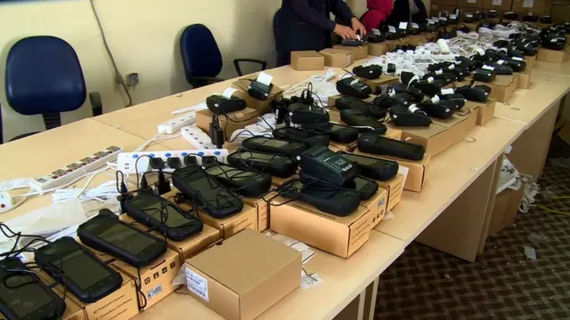 د افغانستان د ټاکنو کمیسیون ویلي، ۲۲ زره بایومټریک الې چمتو کړې او ولایتونو ته د استولو لړۍ پیل کړې ده.