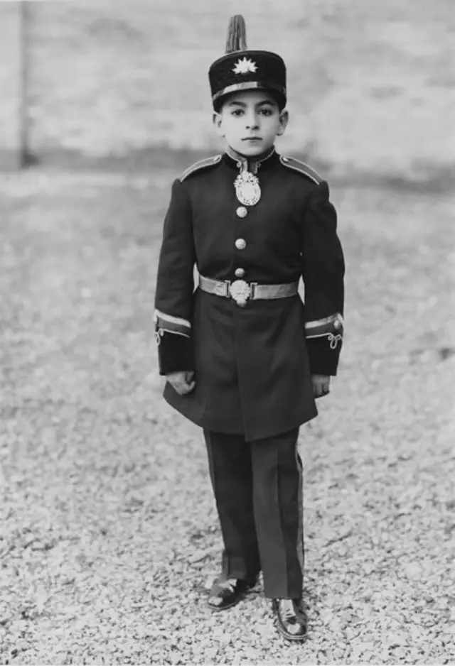 محمدرضا پهلوی در دوران کودکی