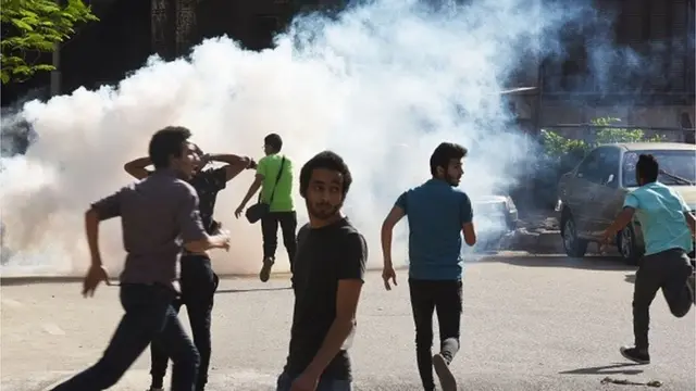 د بي بي سي خبریال سالي نبیل ټویټ کړی چې ان څو ورځې دمخه هم دا ډول شېبې تکرار شوې وې چې "نه هیریدونکی" وي