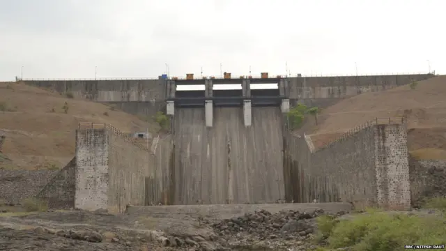 शहानूर धरण असूनही मेळघाटातल्या गावांत पाणी टंचाई आहे.