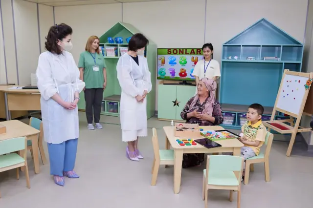 Ўзбекистон Президентининг рафиқаси, "Zamin" фонди Васийлик кенгашининг раиси Зироат Мирзиёева "Меҳрли мактаб" фаолияти билан танишиш учун ташриф буюрди