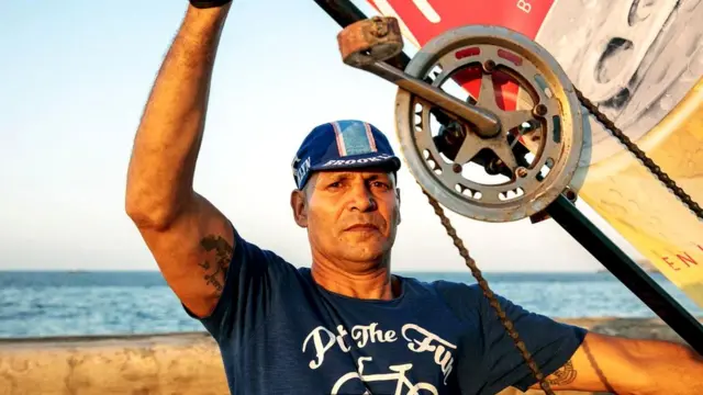 37 лет Гирола Сеперо одержим мечтой построить самый высокий велосипед в мире