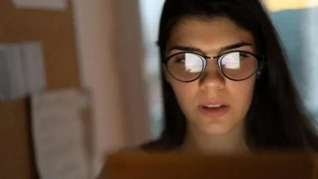 ऑफिस के काम पूरे करने के लिए छुट्टी लेना कितना सही?