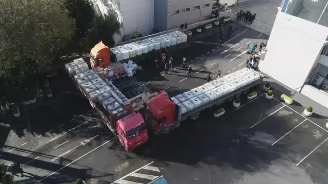 Ele geçirilenler İstanbul İl Emniyet Müdürlüğü'nün otoparkında sergilendi