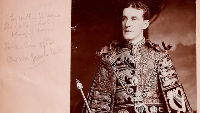 ภาพของเซอร์อาร์เธอร์ วิกเคอร์ส