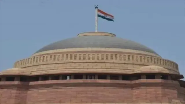 રાષ્ટ્રપતિભવનના મધ્યમાં આવેલો ગુંબજ