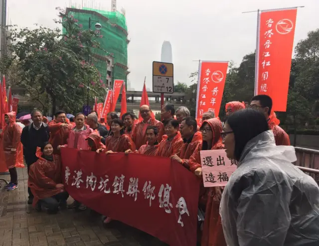 有出席集会者对记者说到场只是支持新特首，没有偏好三位候选人。也有人表示支持林郑月娥，说她最具能力带领香港。