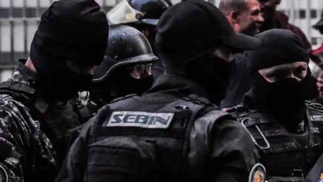 Efectivos policiales.