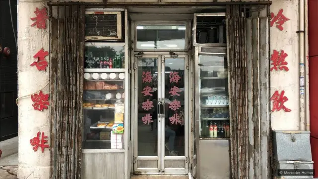 長久以來,冰室外櫥窗如同冰箱正面,因而與眾不同。