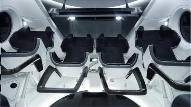 Inside di crew dragon