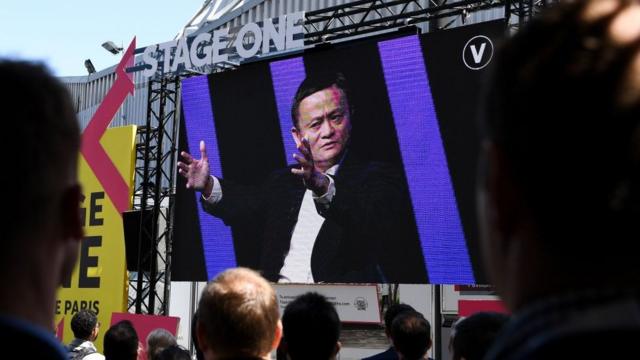Jack Ma interviniendo en un panel en París.