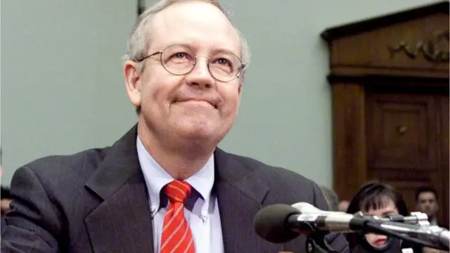 Mueller ayaa hadda yeelan doona awood la mid ah middii la siiyay Kenneth Starr oo baaritaan ku sameeyay madaxweyne Clinton