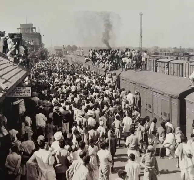 13 ਅਗਸਤ ਦੀ ਸਵੇਰ ਨੂੰ ਗਾਂਧੀ ਨੇ ਸੋਦਪੁਰ ਆਸ਼ਰਮ ਅਤੇ ਸੁਹਰਾਵਰਦੀ ਨੇ ਆਪਣਾ ਘਰ ਛੱਡ ਦਿੱਤਾ ਸੀ