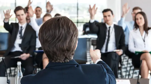 Активно и неформально общайтесь во время выступления - слушатели это любят