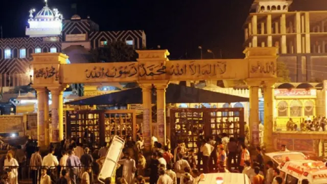 عبداللہ شاہ غازی مزار