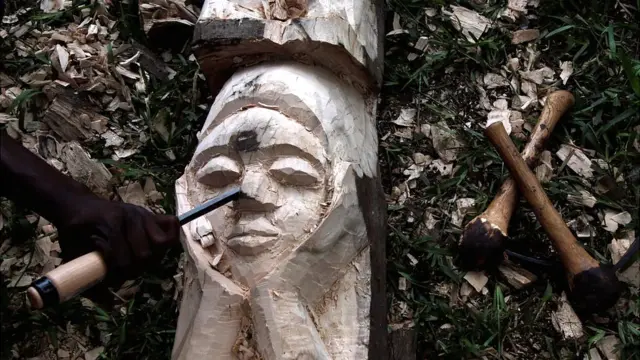 Ku wa Kabiri, umunyabugeni wo muri Guneya, Kaba Abdoulaye, arizera kugirisha igihangano cye ku bakunzi b'imikino bari i Abidjan.