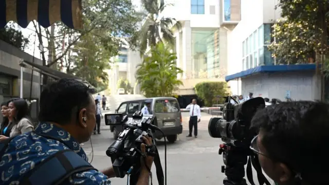 மும்பை பிபிசி அலுவலகத்தில்