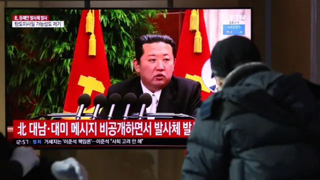 ক্ষেপণাস্ত্র পরীক্ষার পর বক্তব্য রাখছেন উত্তর কোরিয়ার প্রেসিডেন্ট কিম জং আন।