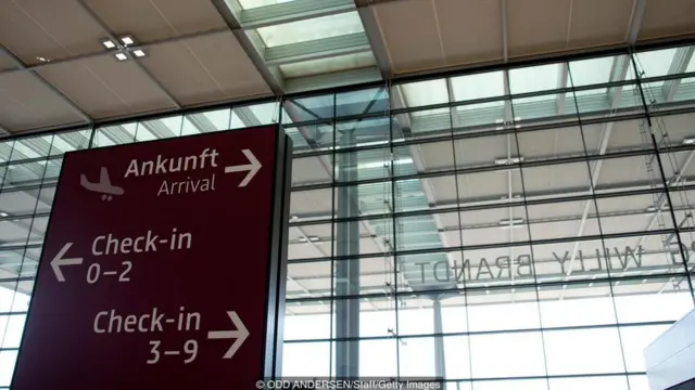 Letrero en un aeropuerto alemán