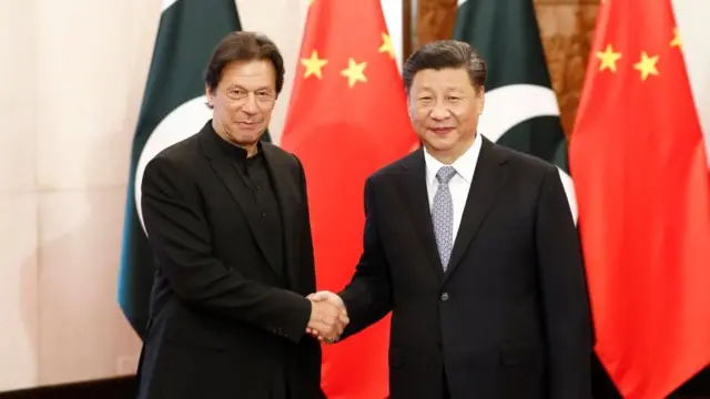 অক্টোবরে বেইজিং সফরে চীনা প্রেসিডেন্ট শিজিনপিংয়ের সাথে ইমরান খান।