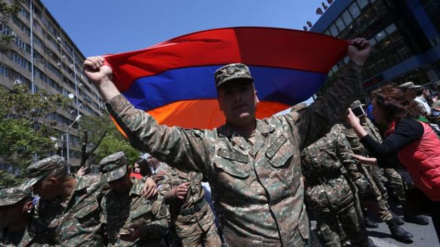Военные на демонстрации в Ереване