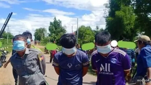 မိုးဗြဲရဲစခန်းကိုဝင်ရောက်စီးနင်းပြီးဖမ်းခဲ့တဲ့ရဲ ၁ ယောက်နဲ့ စစ်သား ၃ ယောက်