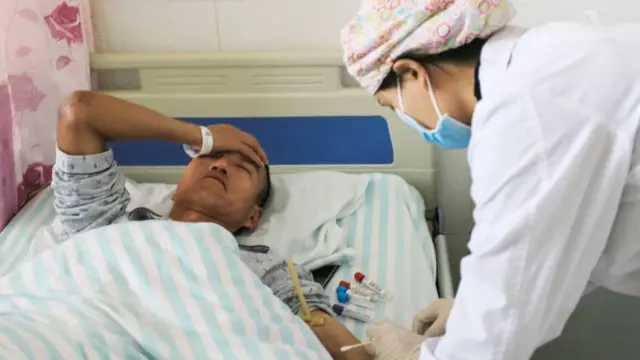 अस्पताल में इलाज