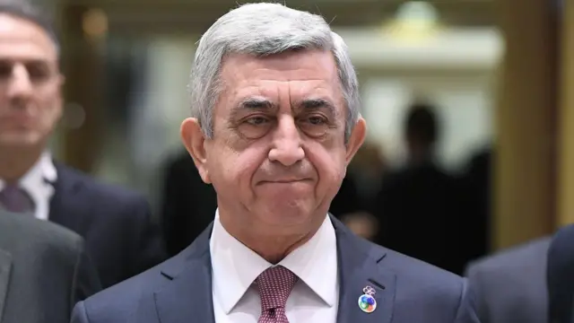 Parlamentdə hələ də keçmiş baş nazir Serj Sarkisyanın rəhbərlik etdiyi Ermənistan Respublikaçılar partiyası çoxluq təşkil edir