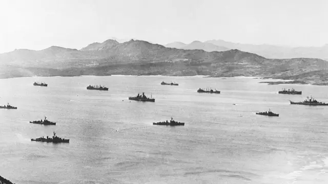 Buques navales estadounidenses cerca de la Base Naval de Guantánamo en Cuba durante la crisis de los misiles.